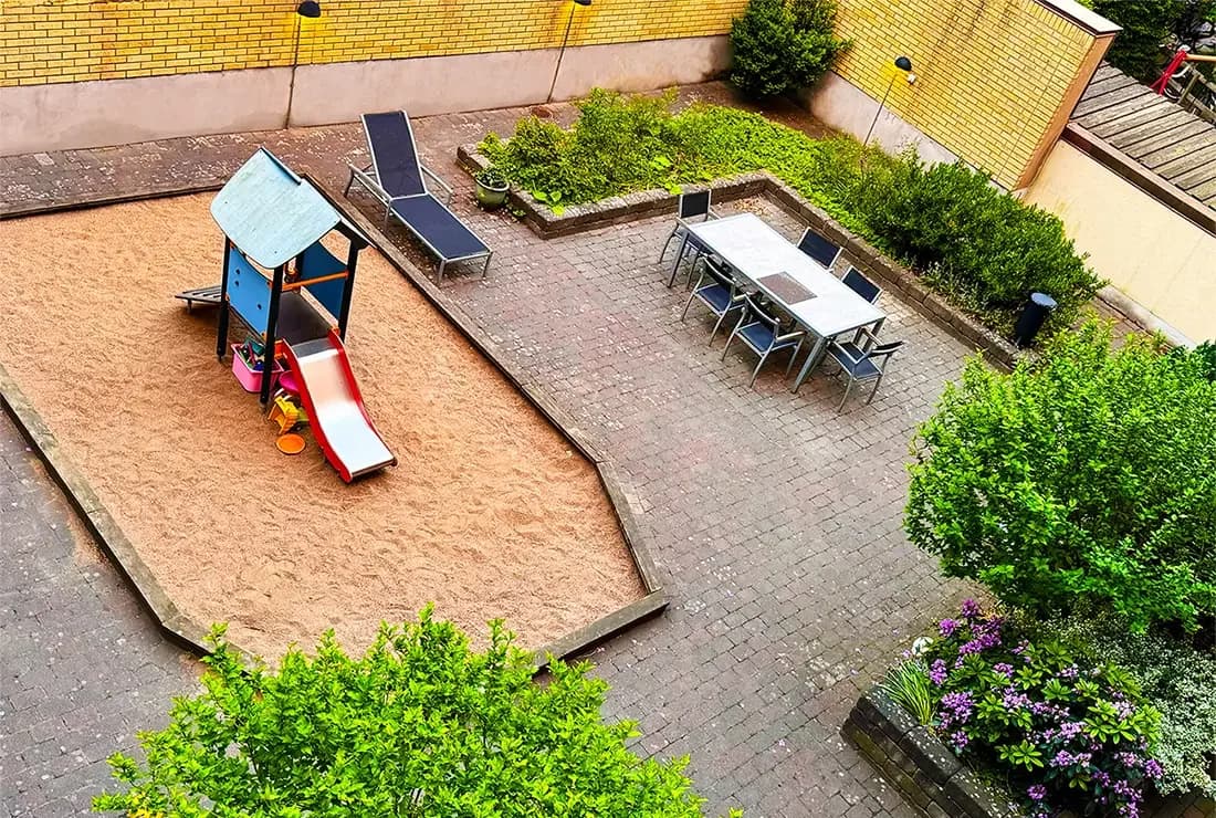 Balkongvy över gården